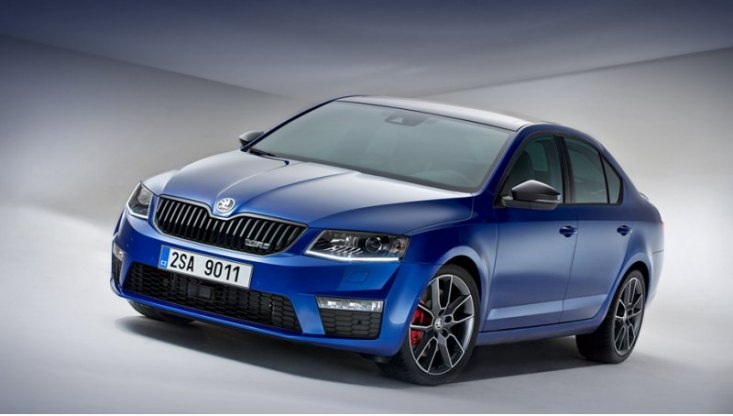 Внешне Octavia RS, как и ожидалось, выглядит…