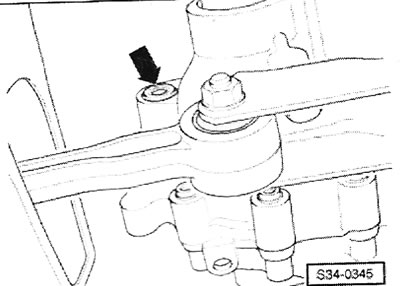 Вывинтить резьбовую пробку отверстия для заправки…