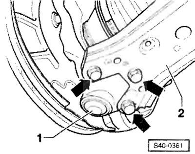 Вывинтить бинты -стрелки- правой шаровой цапфы.