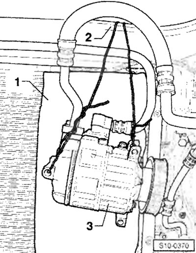 Снять шланг для охлаждающей жидкости -1- с трубы…