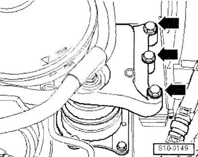 Отвинтить болты, соединяющие опору двигателя и…