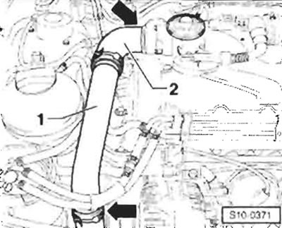 Снять верхнюю трубу для наддувочного воздуха -1-…