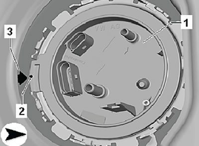 The mark (2) on the flange of the fuel pump…