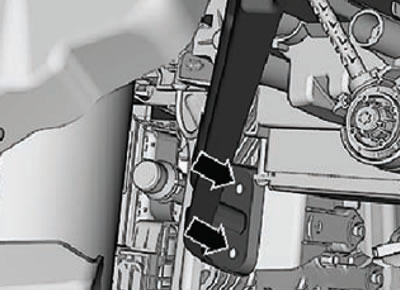 19. Выкрутить болты крепления (стрелки) и снять…