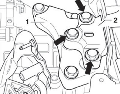 34. Выкрутить и снять болты крепления (стрелки)…