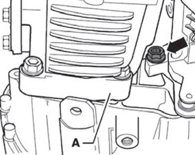 38. Выкрутить соединительный болт силового…