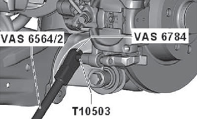 2. Установить тормозной суппорт на место и…