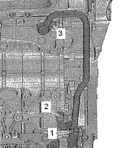 Ослабить хомут «1» и снять шланг системы охлаждения. Выкрутить шпильку «2» и винт «3», снять задний…