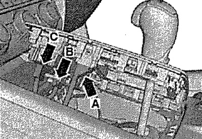 Разединете съединителя на индикатора «стрелка А»…