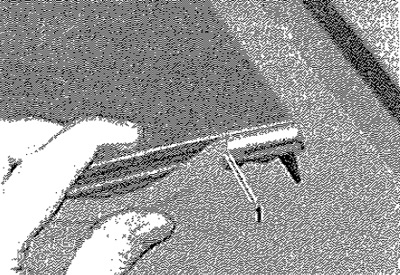 Заправить уплотнитель полностью с обеих сторон по…