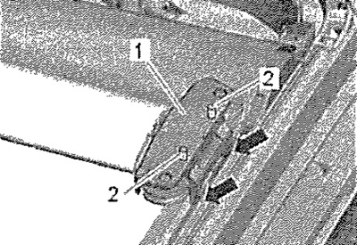 Поставете завесата с плъзгачи във водачите.