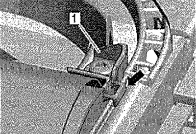 Центраторите за завеси «1» трябва да се вкарат…