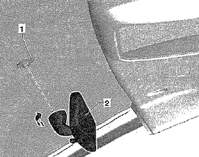 Повернуть внутреннее зеркало заднего вида «2» на…