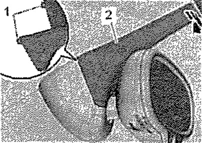 Повернуть зеркало до конца вниз, примерно на 25°.