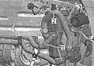 Заглушить отсоединённый топливопровод подходящей…