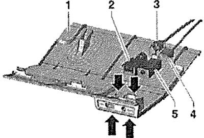 Разблокировать сверху и отсоединить разъем от…
