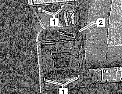 Развийте винтовете «1» (1 Nm) и отстранете…
