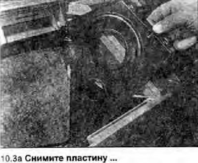 3. Отсоедините тросики от рычагов управления на…