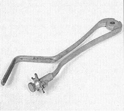 Приспособление для прочистки канавок поршневых…