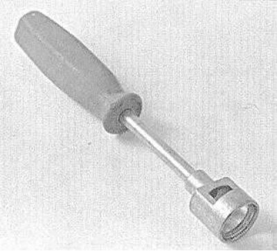 Инструмент для снятия чашек направляющих пружин…