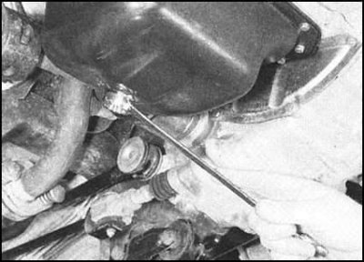 6. При помощи накидного или торцевого ключа с…