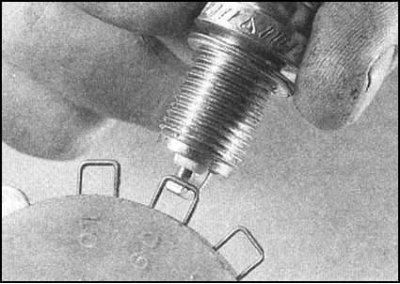 2. При помощи специального ключа, оборудованного…