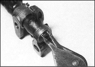 4. В случае необходимости снимите с оси…