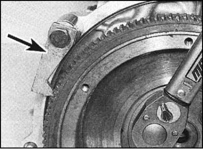 2. При помощи изготовленного из толстой…