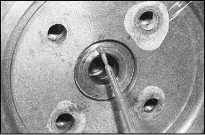 4. Пометьте положение маховика по отношению к…