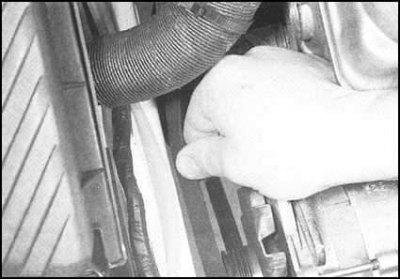 Снимите ремень со шкива генератора, затем - с…