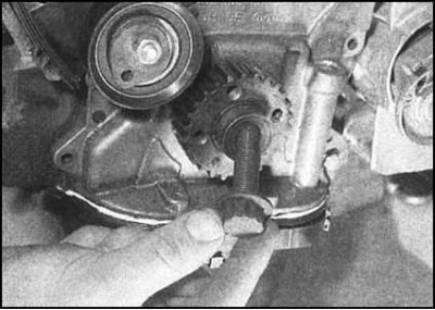 6. Сняв зубчатое колесо, проверьте сальника вала,…