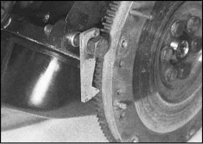 2. При помощи изготовленного из толстой…