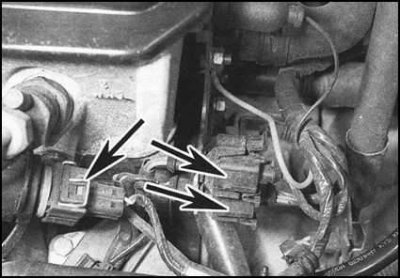 13. Рассоедините разъем электропроводки CTS и два…