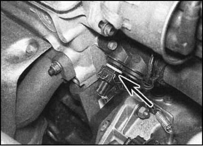 1. На бензиновых моделях CTS установлен в кожухе…