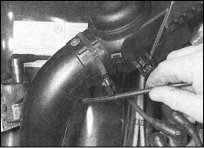 2. Высвободите из промежуточного фиксатора на…