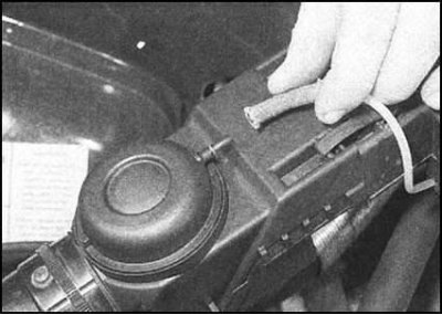 7. Для снятия кожуха термочувствительного клапана…