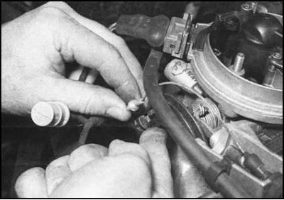 2. На корпусе дросселя отсоедините сердечник…