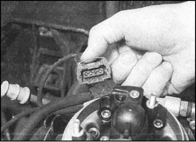 4. Рассоедините электрические разъемы на корпуса…