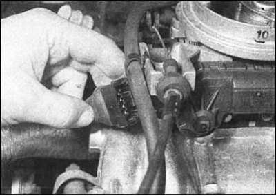 4. Рассоедините электрические разъемы на корпуса…