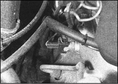 5. Рассоедините электрический разъем, затем…