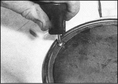 4. Выверните крепежные винты и снимите крышку…