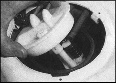 8. Для отпускания байонетного фиксатора поверните…