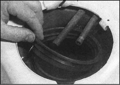 ...предварительно дождавшись стекания в нее…