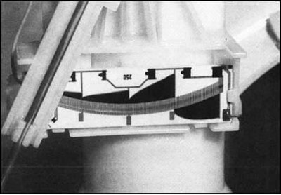 12. Очистите поверхности ползуна и дорожки…