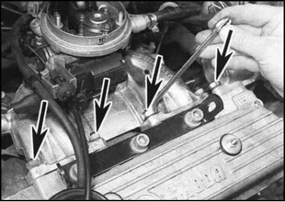 10. В несколько приемов отдайте гайки крепления…