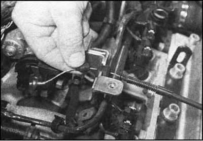 3. Отстранете заключващата капачка от външния…