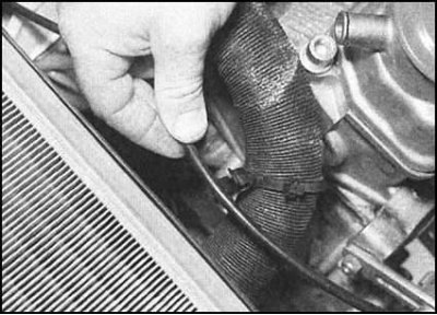 6. Освободете кабела от междинните направляващи…