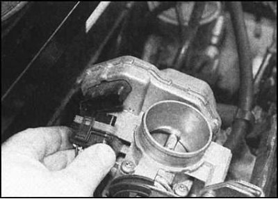 4. Рассоедините разъем электропроводки модуля…