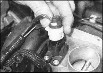 4. Рассоедините разъем электропроводки модуля…