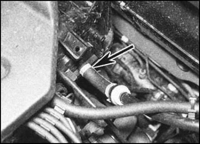 7. Отсоедините вакуумный шланг, идущий от…